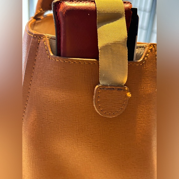 Extremely Rare Furla Unique Handbag. Caramel & Cream Saffiano Leather. - Picture 9 of 13